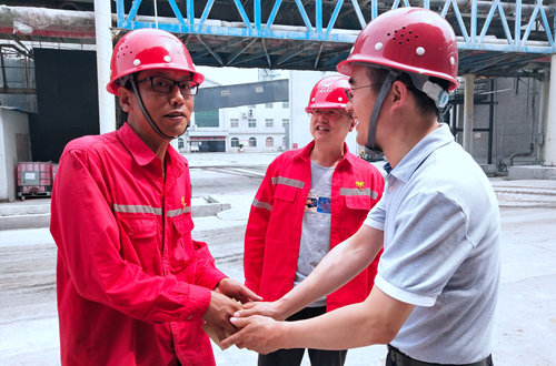 集團(tuán)領(lǐng)導(dǎo)看望慰問離退休黨員、基層困難黨員和年輕黨員(圖2) 集團(tuán)領(lǐng)導(dǎo)看望慰問離退休黨員、基層困難黨員和年輕黨員(圖2)