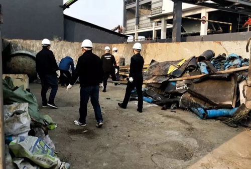 熱火朝天！集團總部140余人到股份公司氯堿分廠開展勞動(圖7)