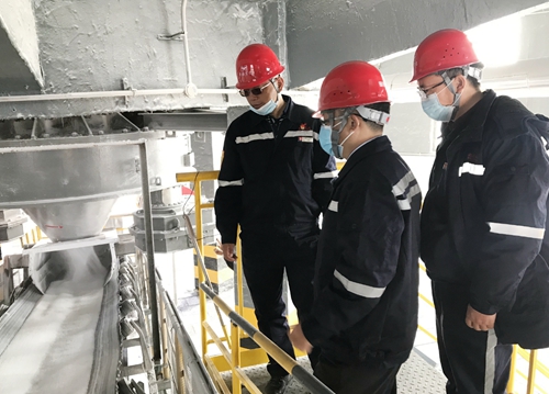 王大真到新疆宜化、新疆宜化礦業走訪慰問干部職工(圖5) 王大真到新疆宜化、新疆宜化礦業走訪慰問干部職工(圖5)