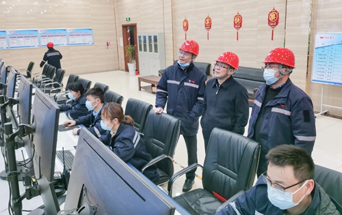 王大真在股份公司一線向全集團廣大干部職工拜年(圖11) 王大真在股份公司一線向全集團廣大干部職工拜年(圖11)