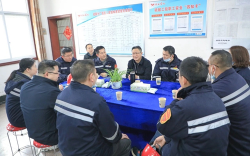 王大真在股份公司一線向全集團廣大干部職工拜年(圖10) 王大真在股份公司一線向全集團廣大干部職工拜年(圖10)