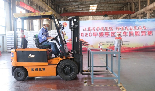 宜昌市猇亭區總工會組織叉車技能競賽，股份公司多名選手獲得榮譽(圖2)