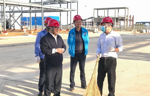 感受工程氛圍參與工程建設(shè) 集團(tuán)總部機(jī)關(guān)干部到新材料公司現(xiàn)場(chǎng)勞動(dòng)(圖9) 感受工程氛圍參與工程建設(shè) 集團(tuán)總部機(jī)關(guān)干部到新材料公司現(xiàn)場(chǎng)勞動(dòng)(圖9)