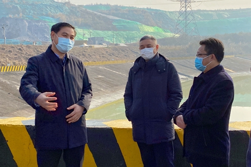 張家勝元旦到股份公司走訪慰問并檢查安全生產(chǎn)工作(圖1) 張家勝元旦到股份公司走訪慰問并檢查安全生產(chǎn)工作(圖1)