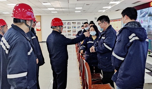 王大真除夕到松滋肥業(yè)和楚星公司走訪慰問(圖2) 王大真除夕到松滋肥業(yè)和楚星公司走訪慰問(圖2)