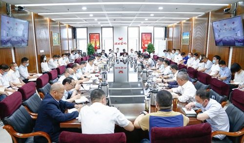 集團(tuán)傳達(dá)學(xué)習(xí)宜昌市委研究宜化專題工作會(huì)議精神(圖1) 集團(tuán)傳達(dá)學(xué)習(xí)宜昌市委研究宜化專題工作會(huì)議精神(圖1)