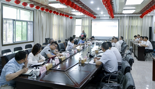 王大真一行到金沙酒業現場調研(圖2) 王大真一行到金沙酒業現場調研(圖2)