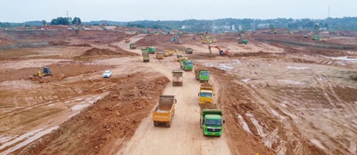 大干快上！氨醇項目施工現場熱火朝天(圖1)