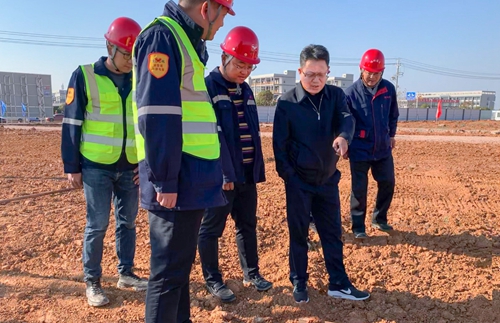 王大真到新項目現場調研(圖1) 王大真到新項目現場調研(圖1)