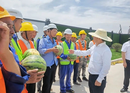 王大真走訪慰問田家河新項(xiàng)目干部職工(圖1) 王大真走訪慰問田家河新項(xiàng)目干部職工(圖1)