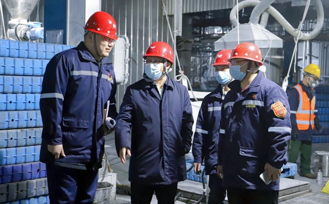 王大真除夕當(dāng)天到松滋肥業(yè)、楚星公司和研發(fā)中心走訪慰問(圖2)