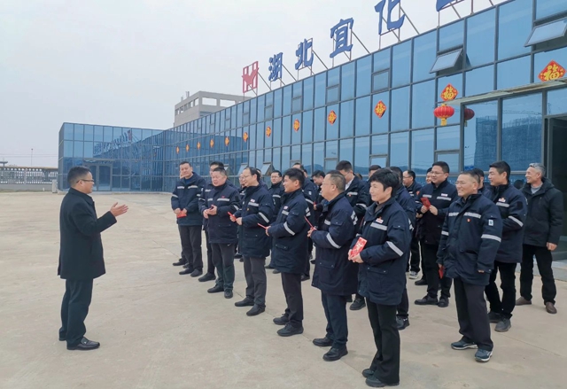 大年初一，王大真到田家河新項(xiàng)目和分子公司走訪(fǎng)慰問(wèn)(圖1)