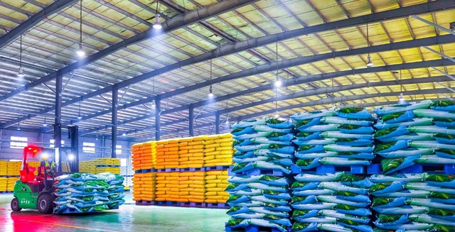 服務(wù)市場需求！股份公司腐植酸二銨成功投產(chǎn)(圖1)