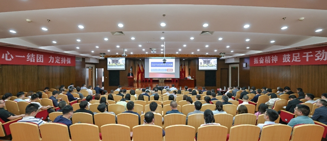 集團黨委理論學習中心組開展習近平法治思想專題學習(圖1) 集團黨委理論學習中心組開展習近平法治思想專題學習(圖1)