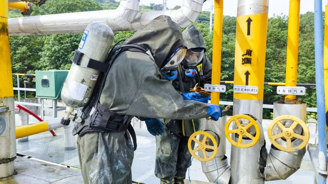 【安全生產月】楚星公司開展液氨泄漏綜合應急演練暨安全宣傳咨詢日活動(圖4) 圖片