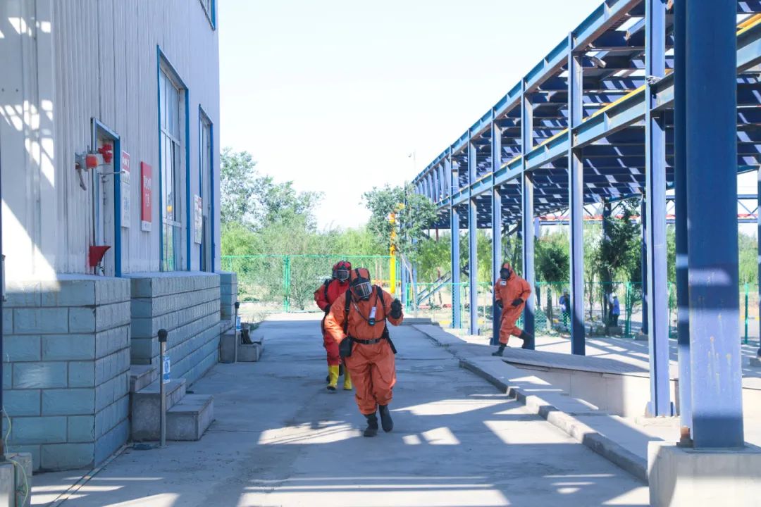 【安全生產(chǎn)月】防患未然！聯(lián)化公司開展危化品泄漏事故應(yīng)急救援演練