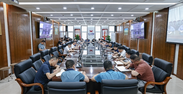 集團召開專題會對安全生產工作再安排再部署(圖1) 集團召開專題會對安全生產工作再安排再部署(圖1)