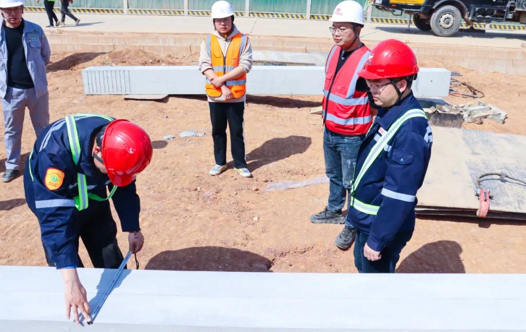 工程建設跑出加速度!磷化工項目預制管廊開始安裝(圖3) 工程建設跑出加速度!磷化工項目預制管廊開始安裝(圖3)