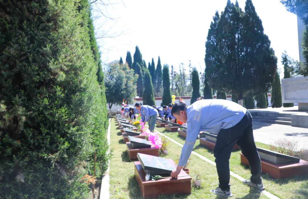 傳承紅色基因賡續紅色血脈！松滋肥業開展清明祭英烈主題黨日活動(圖5)