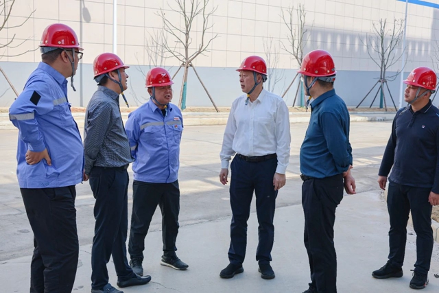 黃智華一行到宜化楚星整體升級改造項目現場調研(圖1)