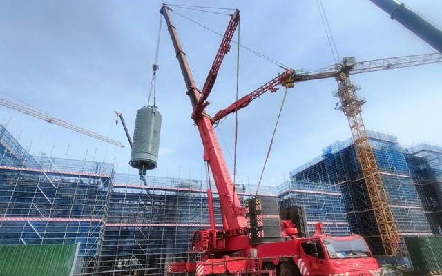 內蒙古宜化聚合釜精準吊裝完成 項目邁入建設新階段