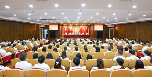 宜化集團召開黨委（擴大）會議暨深入貫徹中央八項規定精神學習教育總結會