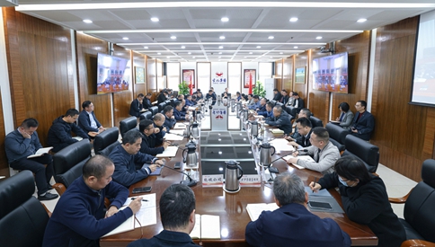 宜化集團召開黨委（擴大）會議 傳達學(xué)習(xí)黨的二十屆四中全會精神(圖1)