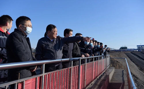 袁衛(wèi)東率領(lǐng)宜昌市黨政代表團到新疆宜化調(diào)研指導