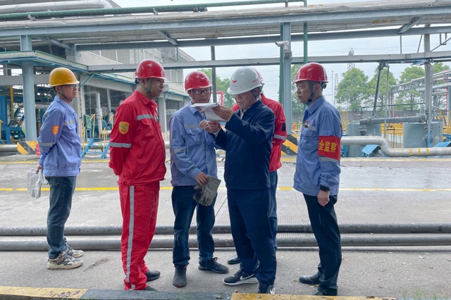 王大真到松滋肥業(yè)、楚星公司和股份公司現(xiàn)場(chǎng)檢查安全生產(chǎn)工作